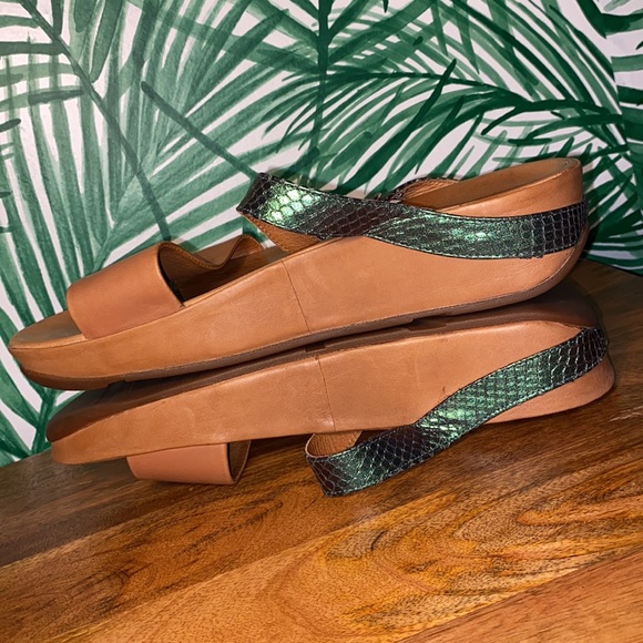 Fitflop Metallic Green Snake Embossed Slide Sandals Tan Leather Women’s 10 - Picture 5 of 8